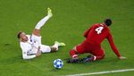 Neymar vs Liverpool: Terguling, Meringis, Bikin Gol