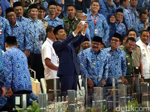 Di HUT ke-47 Korpri, Jokowi Minta ASN Tak Terjebak Ego Sektoral