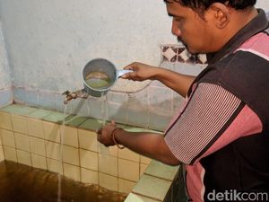 Air PDAM Keruh dan Merah Kecoklatan Dikeluhkan Warga Lamongan Air PDAM Keruh dan Merah Kecoklatan Dikeluhkan Warga Lamongan