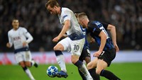 Tottenham di posisi kedua dengan poin yang sama, namun unggul head to head. Barca di puncak klasemen dengan 13 poin. Toby Melville/Reuters.