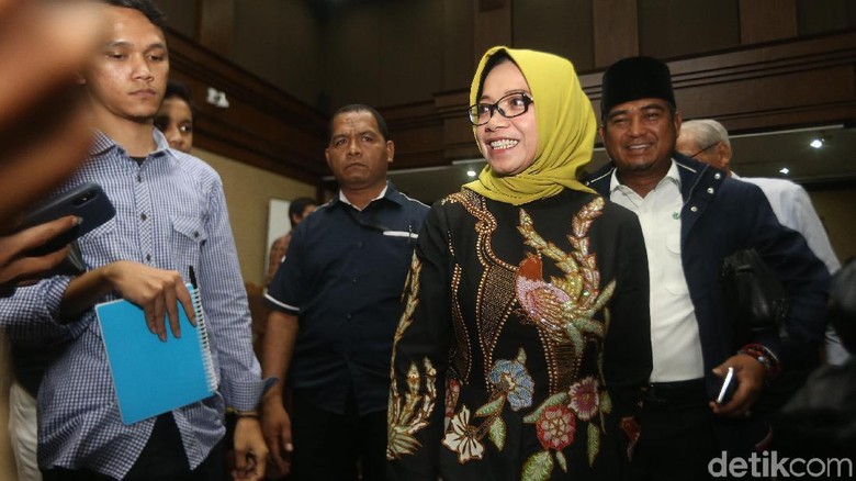 Eni Saragih Keberatan Bupati Temanggung Bersaksi di Sidangnya Eni Saragih Keberatan Bupati Temanggung Bersaksi di Sidangnya