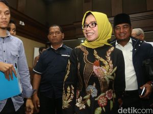 Eni Tolak Uang CSR Disebut Gratifikasi: Itu Zakat dari Pengusaha Eni Tolak Uang CSR Disebut Gratifikasi: Itu Zakat dari Pengusaha