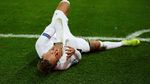 Neymar vs Liverpool: Terguling, Meringis, Bikin Gol