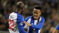 Porto sudah dipastikan lolos dari Grup D sebelum bertanding melawan Schalke karena Galatasaray tumbang 0-2 di markas Lokomotiv Moskow. Porto kemudian jadi juara grup dengan mengalahkan Schalke 3-1. Foto: Miguel Vidal/Reuters