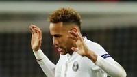 Neymar menunjukkan dua wajah saat membantu PSG mengandaskan Liverpool 2-1 di Liga Champions.  (Reuters/Andrew Boyers)