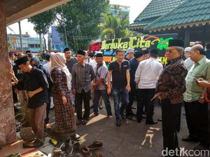 Zulkifli Nurdin Meninggal, Zumi Zola Belum Tampak di Rumah Duka