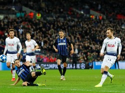 Kiper Inter Milan Borja Valero pun kecewa dengan kekalahan ini. Dia menilai Inter cuma hanya sial karena gol telat lawan. Eddie Keogh/Reuters.