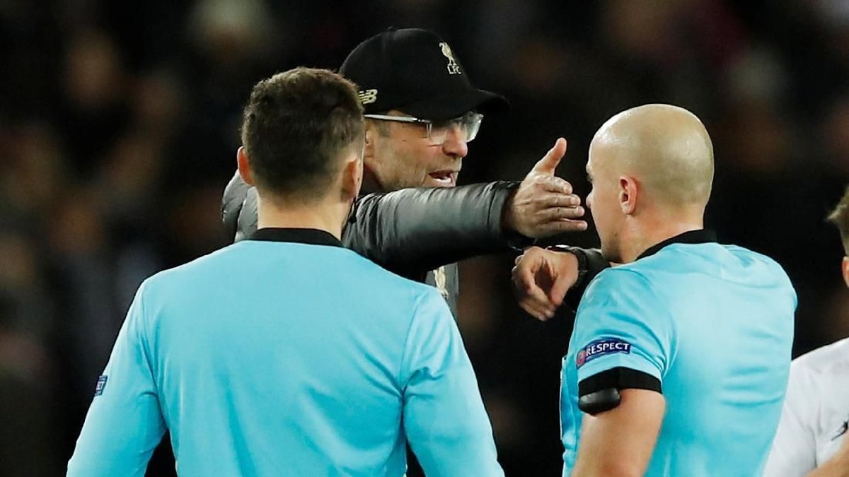 Juergen Klopp menyoroti kinerja wasit usai Liverpool dikalahkan Paris Saint Germain di matchday 5 Liga Champions (Foto: Andrew Boyers/Action Images via Reuters)