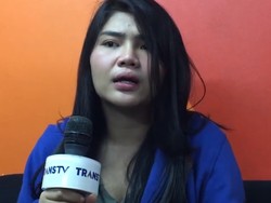 Meldi Parodikan Nia Ramadhani Tak Bisa Kupas Buah, Netter: Nggak Pantes!