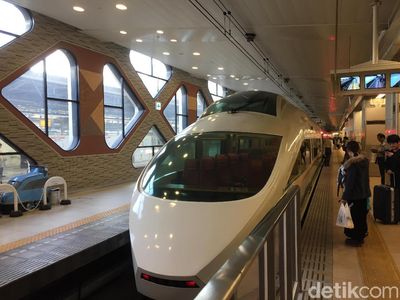 Megahnya Kereta Wisata Raksasa Ala Jepang