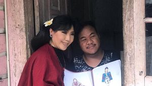 Foto: Momen Anne Avantie Temui Desainer Difabel, Naik Ojek Hingga Berpelukan