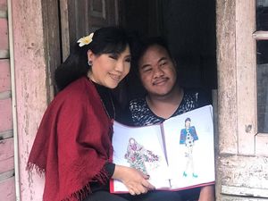 Foto: Momen Anne Avantie Temui Desainer Difabel, Naik Ojek Hingga Berpelukan Foto: Momen Anne Avantie Temui Desainer Difabel, Naik Ojek Hingga Berpelukan