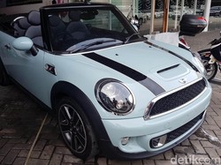 Ini Mobil Pemberian Gading Marten yang Dijual Gisel