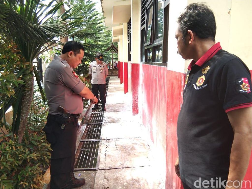 Rizal Pemuda yang Bakar Diri di SDN Karawaci Meninggal Dunia Rizal Pemuda yang Bakar Diri di SDN Karawaci Meninggal Dunia