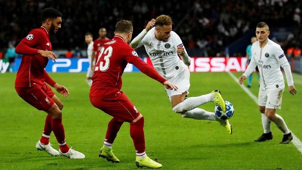 Neymar mengalami cedera engkel.