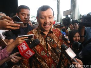 Giliran Rumah Sekda Jabar Iwa Karniwa Digeledah KPK Giliran Rumah Sekda Jabar Iwa Karniwa Digeledah KPK