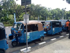 Sopir Bajaj Demo di Balai Kota, Keluhkan Suplai Gas di SPBG Sopir Bajaj Demo di Balai Kota, Keluhkan Suplai Gas di SPBG