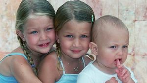 8 Potret Kompak nan Menggemaskan Hadid Bersaudara Saat Kecil