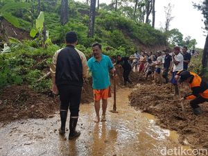 5 Kecamatan di Trenggalek Longsor, Timpa Rumah Hingga Tutup Jalan 5 Kecamatan di Trenggalek Longsor, Timpa Rumah Hingga Tutup Jalan