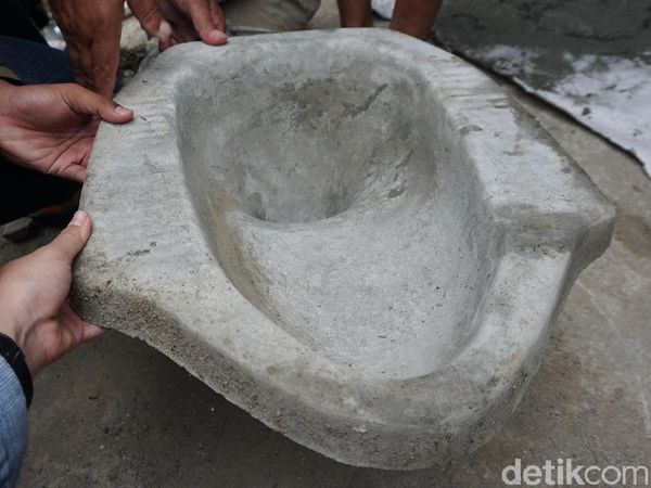 Foto: Proses Pembuatan Jamban Sederhana oleh Warga Pedalaman NTT
