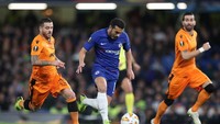 Chelsea tampil dominan dengan penguasaan bola hingga 63%, melepaskan 28 tembakan di mana 10 tepat target dan satu lainnya membentur tiang. Reuters/Peter Cziborra.