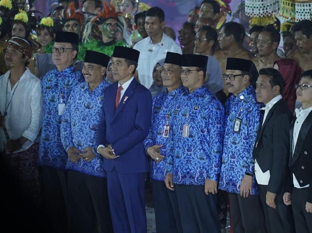 Ratusan Seniman Berbagai Daerah Meriahkan Puncak HUT Korpri Ratusan Seniman Berbagai Daerah Meriahkan Puncak HUT Korpri
