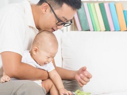 Bikin Haru Istri, Begini Kisah Ayah yang Ikut Mengasuh Si Kecil