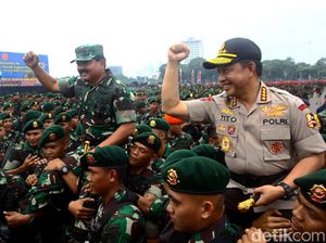 Aksi Panglima-Kapolri di Apel Pengamanan Natal Hingga Pemilu 2019 Aksi Panglima-Kapolri di Apel Pengamanan Natal Hingga Pemilu 2019