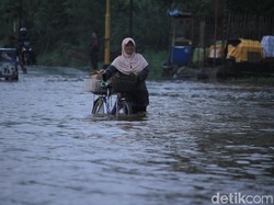 Banjir Putuskan Akses Jalan Penghubung Baleendah-Dayeuhkolot