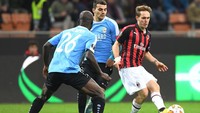 Terus menekan, Milan akhirnya bisa memperbesar keunggulan menjadi 4-2 setelah lagi-lagi memaksa pemain Dudelange bunuh diri pada menit ke-78. (Foto: Daniele Mascolo/Reuters)