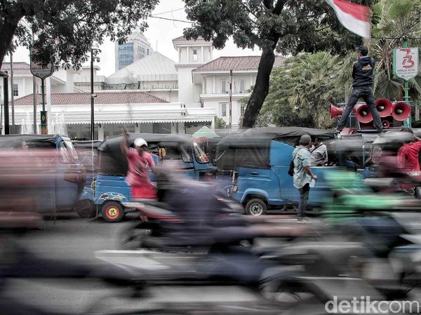 BBG Langka, Sopir Bajaj Ramai-ramai Geruduk Balai Kota