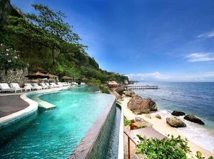 5 Kolam Renang di Bali dengan Pemandangan Eksotis 5 Kolam Renang di Bali dengan Pemandangan Eksotis