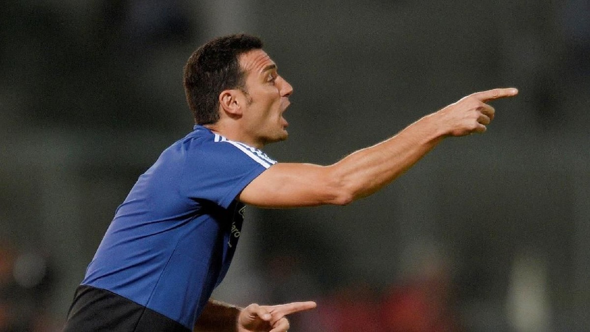 Lionel Scaloni bakal diberi kontrak permanen oleh Timnas Argentina (REUTERS/Gustavo Garello)