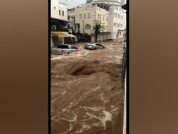 Video: Mobil-mobil Hanyut Disapu Banjir Bandang di Turki