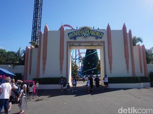 Merasakan Kejamnya Kapak Doomsday di Movie World Australia Merasakan Kejamnya Kapak Doomsday di Movie World Australia