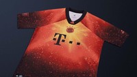 Desain jersey Bayern Munich pun serupa. Namun Untuk klub raksasa Jerman ini punya warna dasar merah. Terdapat teks Stern des Südens pada salah satu sisi jersey. (ist.)
