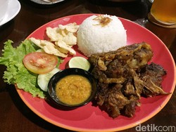 Nasi Sop Buntut Bakar, Nikmatnya Tak Ada Logika!