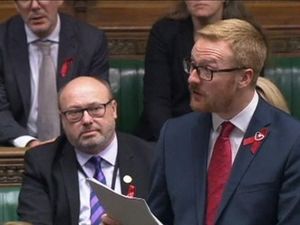 Anggota Parlemen Inggris yang Pertama Mengakui Mengidap HIV