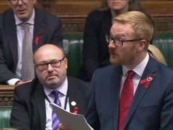 Anggota Parlemen Inggris yang Pertama Mengakui Mengidap HIV