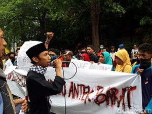 Pendemo Prabowo di Surabaya Kecam Rencana Aksi Reuni 212 Pendemo Prabowo di Surabaya Kecam Rencana Aksi Reuni 212