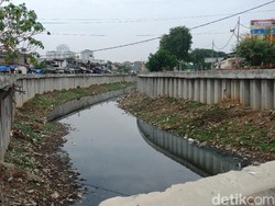 Tanggul Kali Gendong Penjaringan Mangkrak