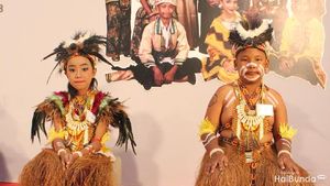 10 Potret Aksi Anak-anak dalam Balutan Busana Adat Indonesia