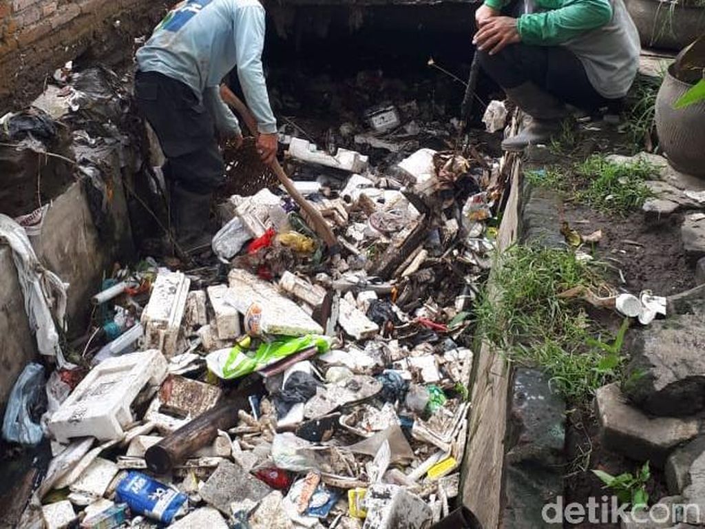 Awas! Buang Sampah Sembarangan di Kota Malang Didenda hingga Rp 50 Juta