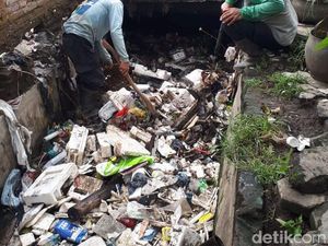 Awas! Buang Sampah Sembarangan di Kota Malang Didenda hingga Rp 50 Juta Awas! Buang Sampah Sembarangan di Kota Malang Didenda hingga Rp 50 Juta