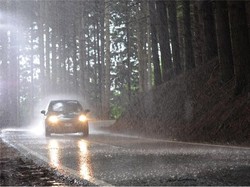 Musim Hujan Tiba, Ini yang Harus Diperhatikan Pengendara Mobil