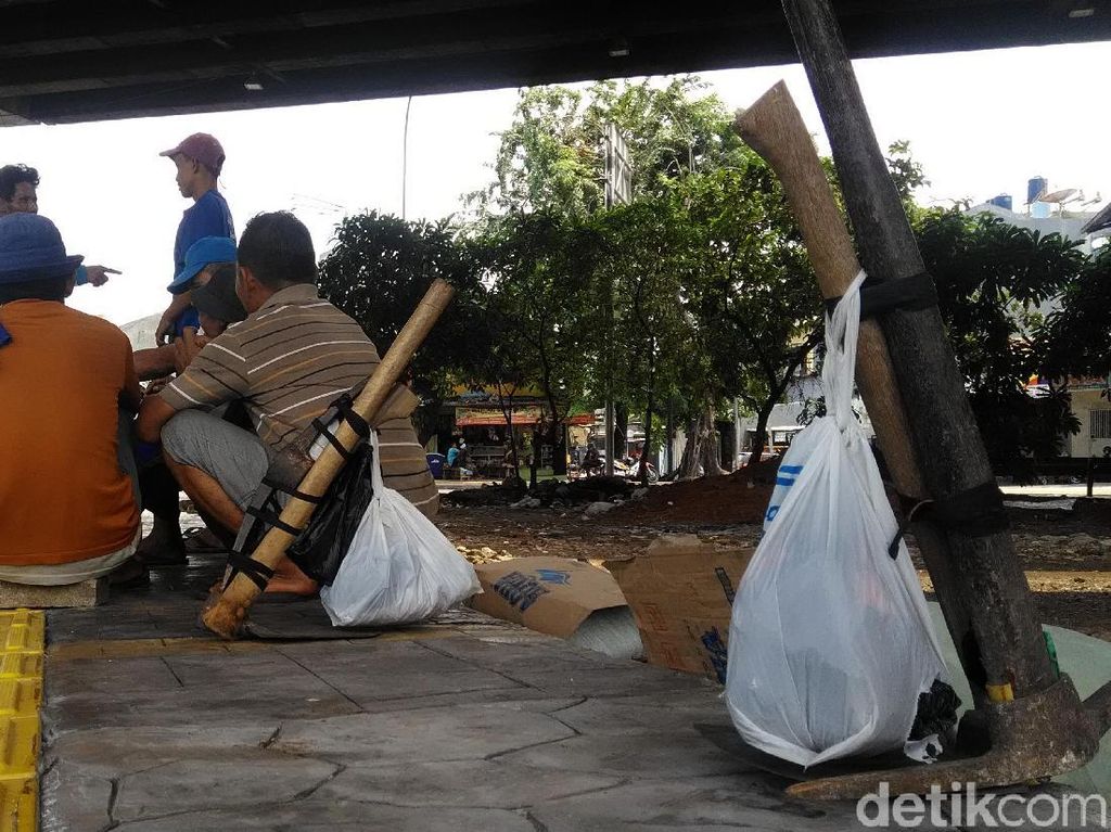 Fenomena Kuli Sindang Jadi Bukti Pemerintah Gagal Cetak Lapangan Kerja? Fenomena Kuli Sindang Jadi Bukti Pemerintah Gagal Cetak Lapangan Kerja?