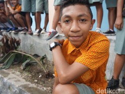 Demi Cita-Cita, Bocah NTT Ini Tiap Hari Jalan Kaki 2 Jam ke Sekolah