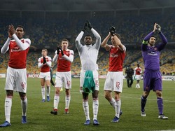 Kemenangan ini membawa Arsenal mengunci posisi juara Grup E dengan 13 poin. Unggul tiga poin dari Sporting, Meriam London juga menang head to head atas rivalnya dari Portugal itu. REUTERS/Valentyn Ogirenko.