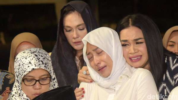 Angela Lee Bebas, Duka Ayu Dewi hingga Ge Pamungkas Nikah