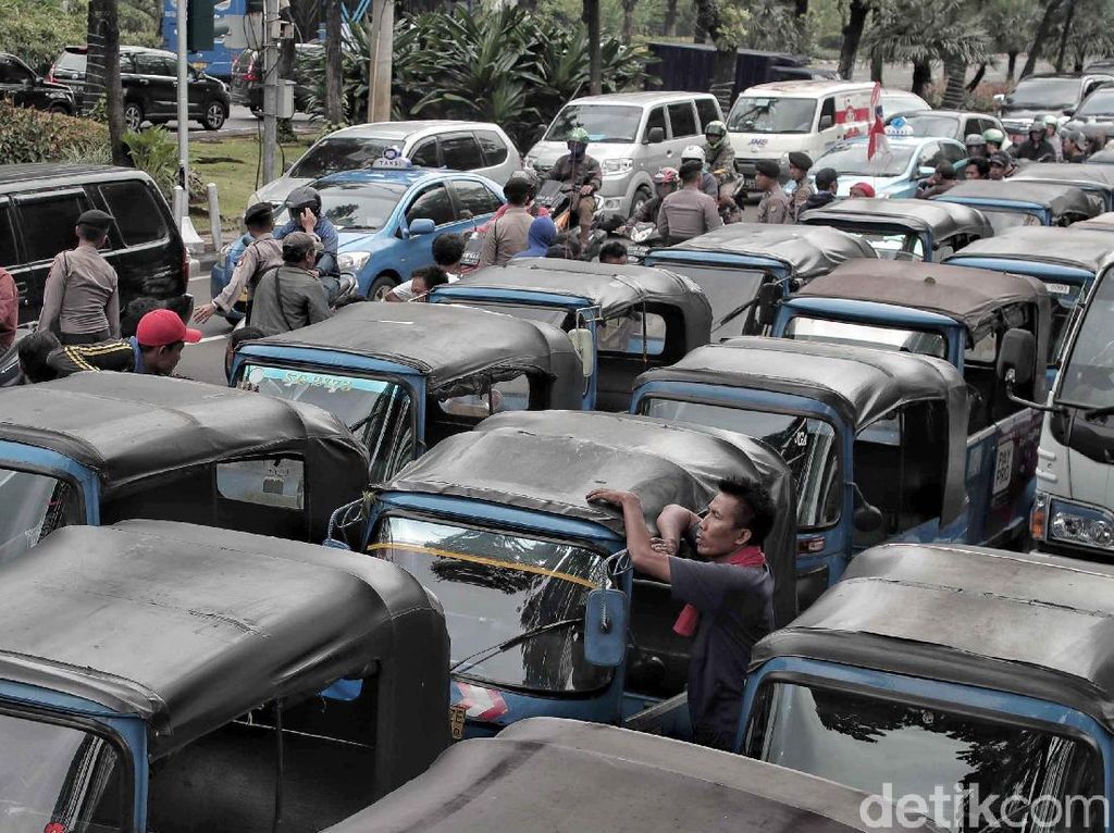 Tampung Keluhan Sopir Bajaj, Pemprov DKI Surati Kementerian ESDM Tampung Keluhan Sopir Bajaj, Pemprov DKI Surati Kementerian ESDM